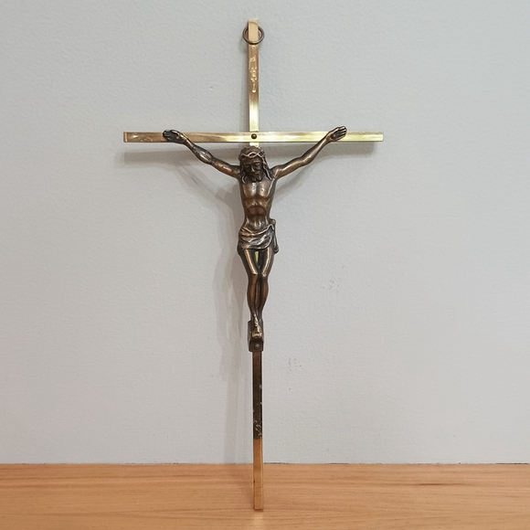 Vintage Brass Gold Metal Crucifix Wall Hanging Jesus Cross Religious 10 X 5 - Picture 1 of 6